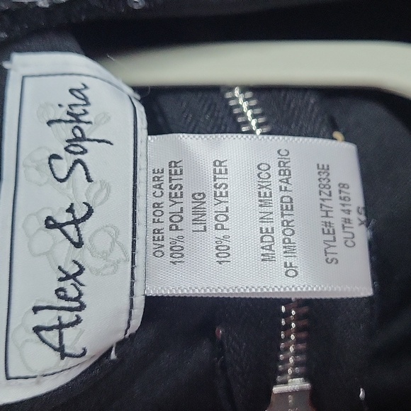 Alex & Sophia Beaded and pearl crop top XS NWT - Picture 5 of 5